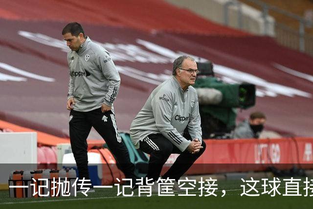 一记抛传一记背筐空接，这球直接打停开拓者